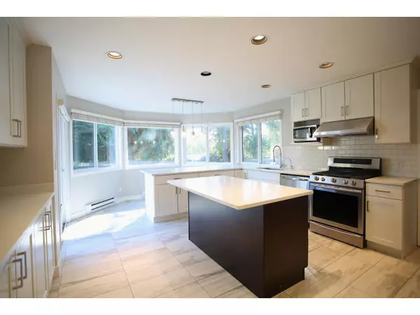 Surrey, BC V4A9E7,13572 14A AVENUE