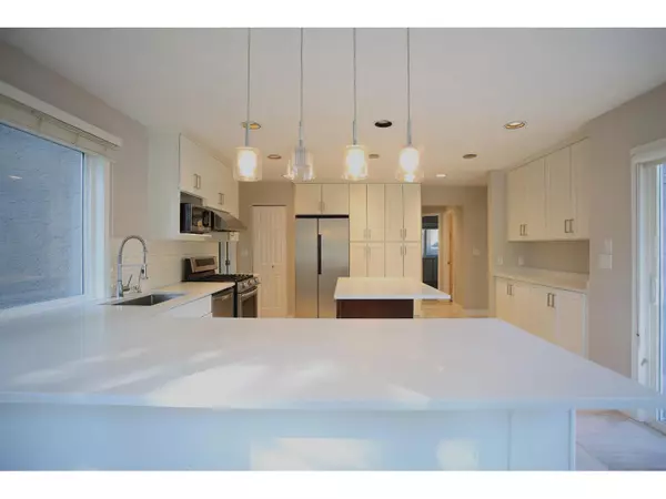 Surrey, BC V4A9E7,13572 14A AVENUE