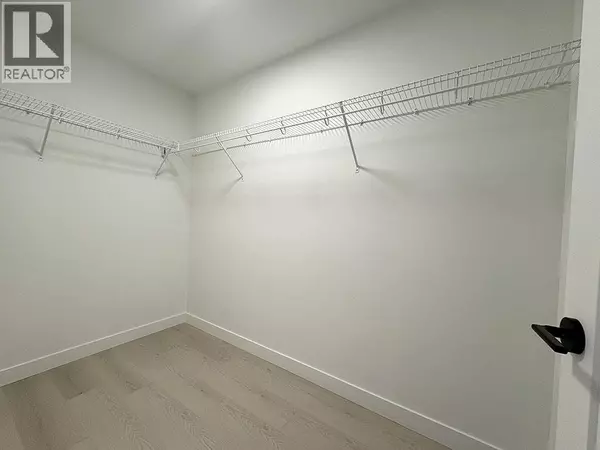 Port Moody, BC V3H0N4,2002 ST GEORGE ST #417