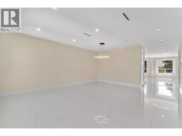 Burnaby, BC V5B2K6,6388 GRANT STREET