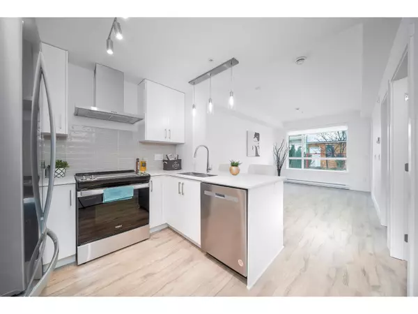 6338 KING GEORGE #113, Surrey, BC V3X1E9