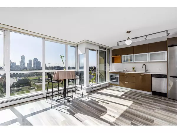 10777 UNIVERSITY #1603, Surrey, BC V3T0E6