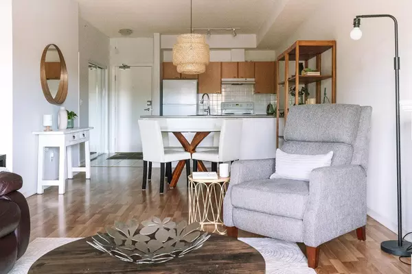 Surrey, BC V3R3M9,10088 148 ST #403