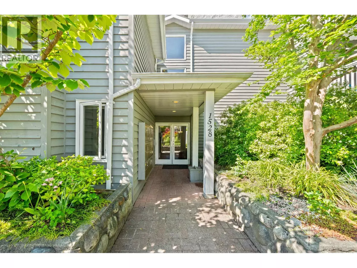 North Vancouver, BC V7P2Y3,1528 BOWSER AVE #204