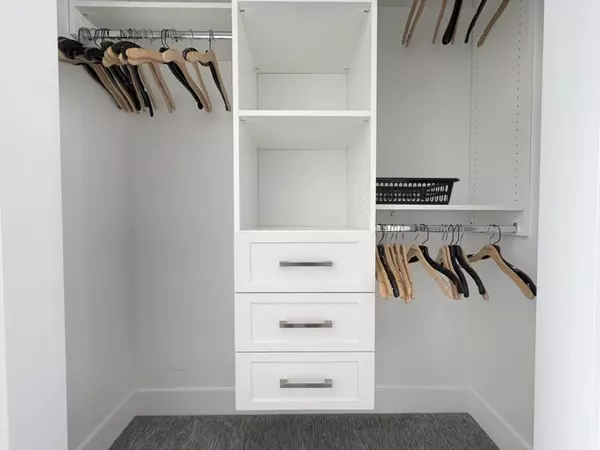 Surrey, BC V3T0P3,9689 140 ST #406