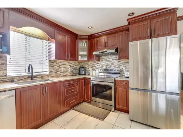 Surrey, BC V3W3L5,14115 88TH AVENUE