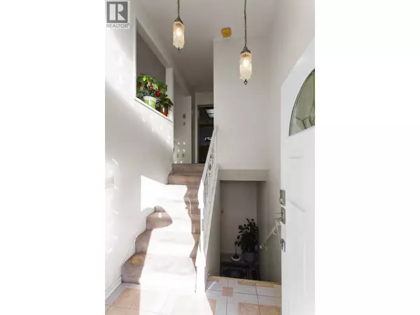 Burnaby, BC V5B2L7,6771 WINCH STREET