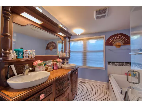 Mission, BC V2V1H3,33591 1ST AVENUE