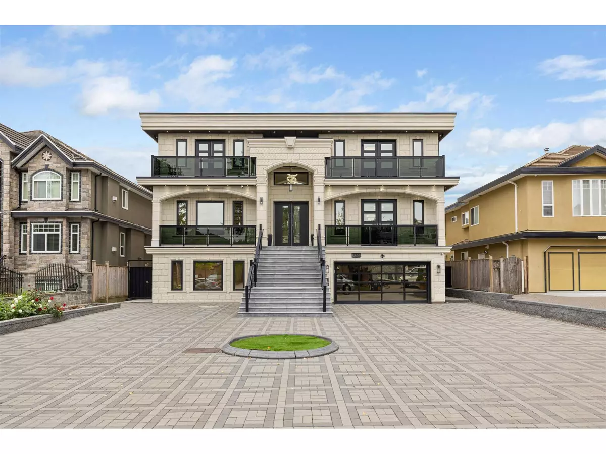 Surrey, BC V3W6H6,6899 CLEVEDON DRIVE