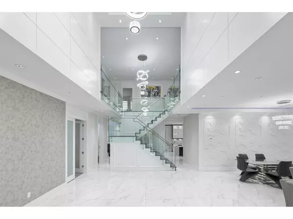 Surrey, BC V3W6H6,6899 CLEVEDON DRIVE