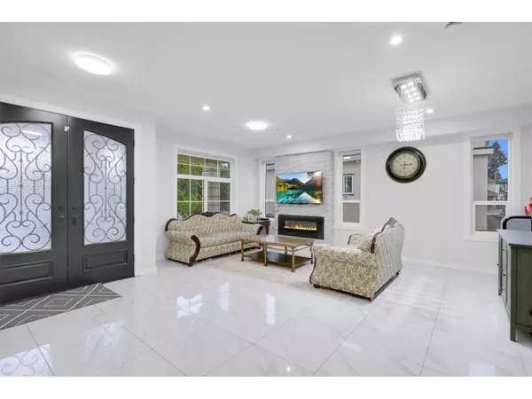 Surrey, BC V3W0X7,8069 124 STREET