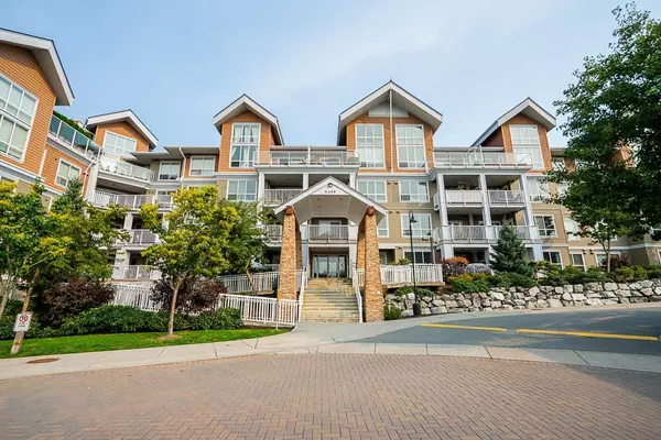 Surrey, BC V4N6J9,6490 194 #214