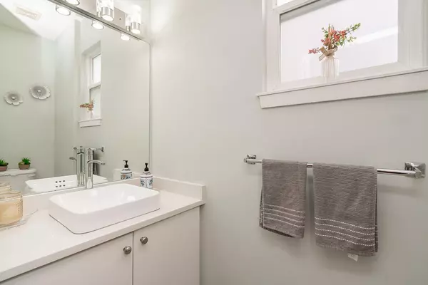 Surrey, BC V3S8X1,14858 56A AVENUE