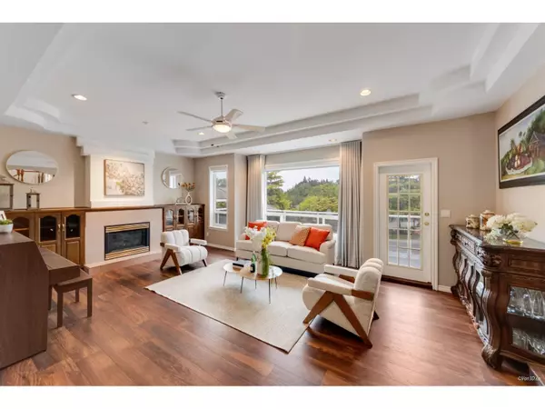 Surrey, BC V4N1R6,15929 113A AVENUE