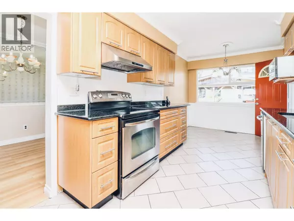 Burnaby, BC V5J2A4,4459 RUMBLE STREET