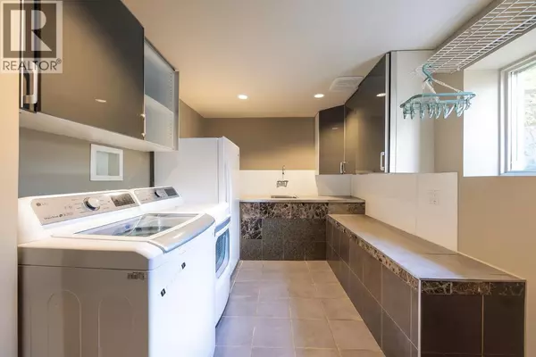 North Vancouver, BC V7G1N7,873 BAYCREST DRIVE