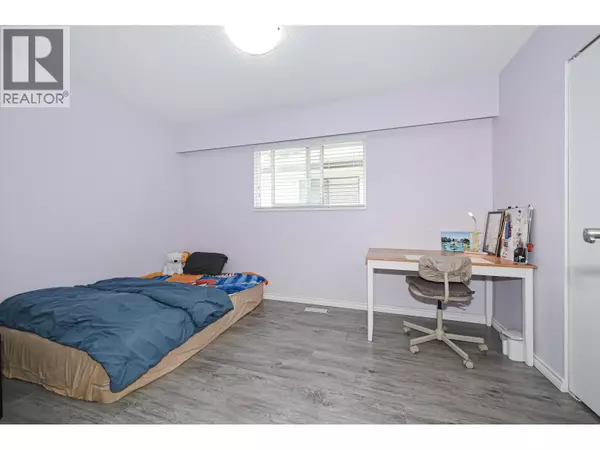 Port Coquitlam, BC V3B1N1,1818 FRASER AVENUE