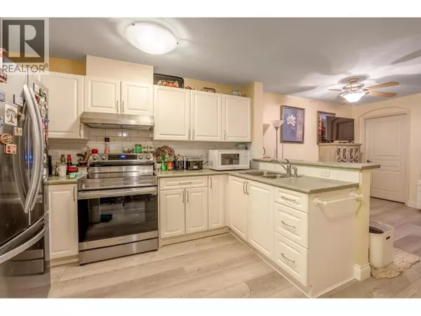 North Vancouver, BC V7J3V6,960 LYNN VALLEY RD #416