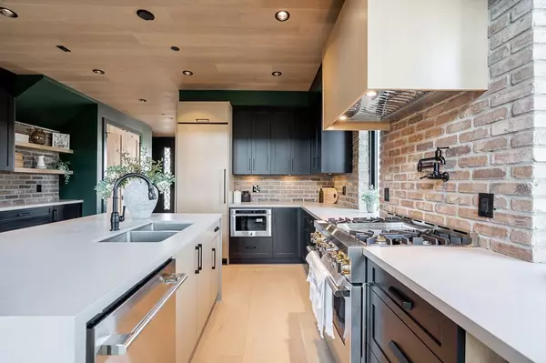 Langley, BC V2Y3Y6,8194 201 STREET