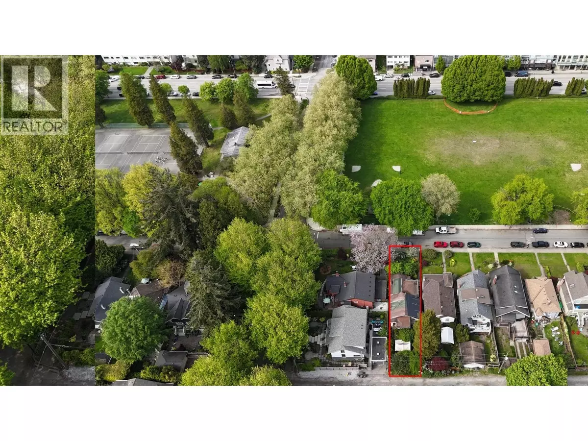 Vancouver, BC V6R1R7,3380 W 5TH AVENUE