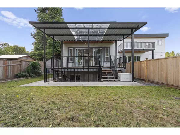 White Rock, BC V4B2S4,15890 RUSSELL AVENUE