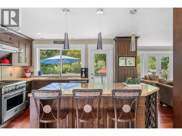 North Vancouver, BC V7G1Z5,871 FAIRWAY DRIVE