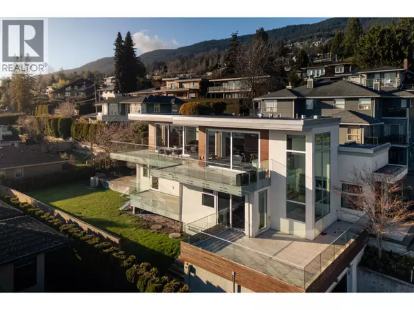 1715 22ND STREET, West Vancouver, BC V7V4E4