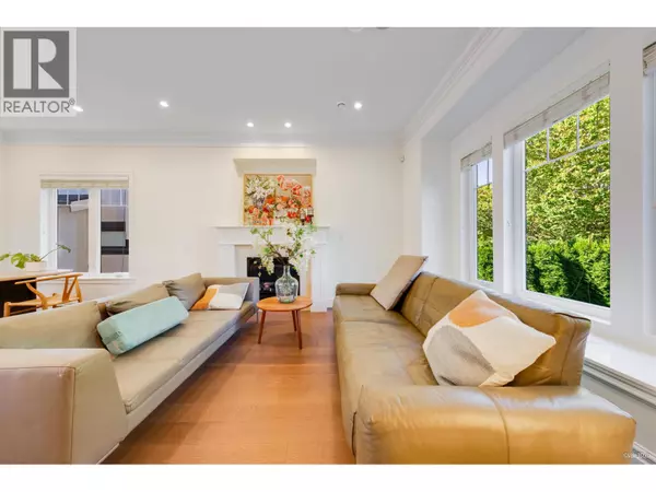 Vancouver, BC V6S1G5,4042 W 20TH AVENUE