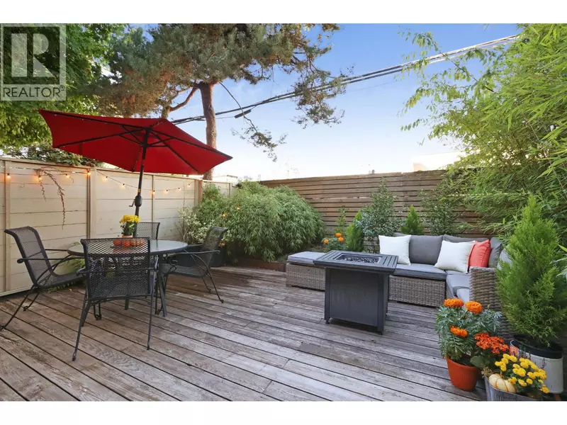 1933 West 5TH AVE #101, Vancouver, BC V6J1P6