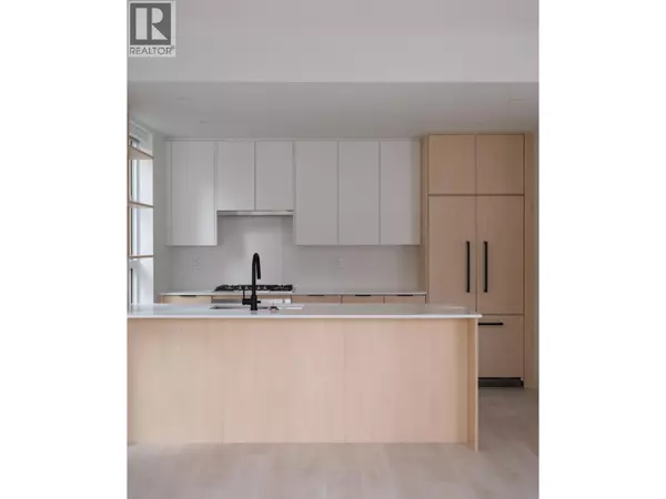 North Vancouver, BC V7H0E3,2045 HERITAGE PARK LN #211