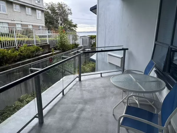 White Rock, BC V4B1E1,15611 MARINE #209