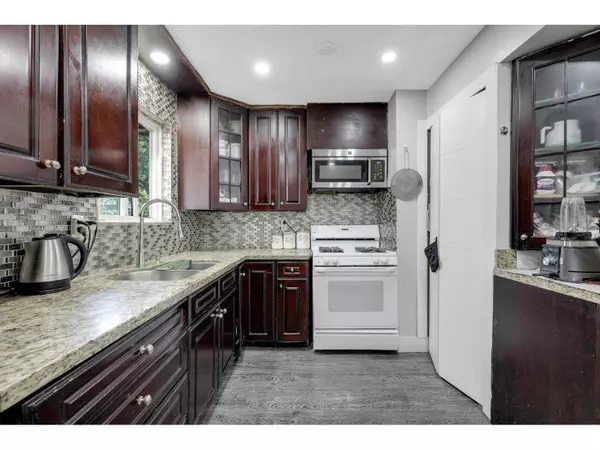 Delta, BC V4C6N8,9162 119A STREET