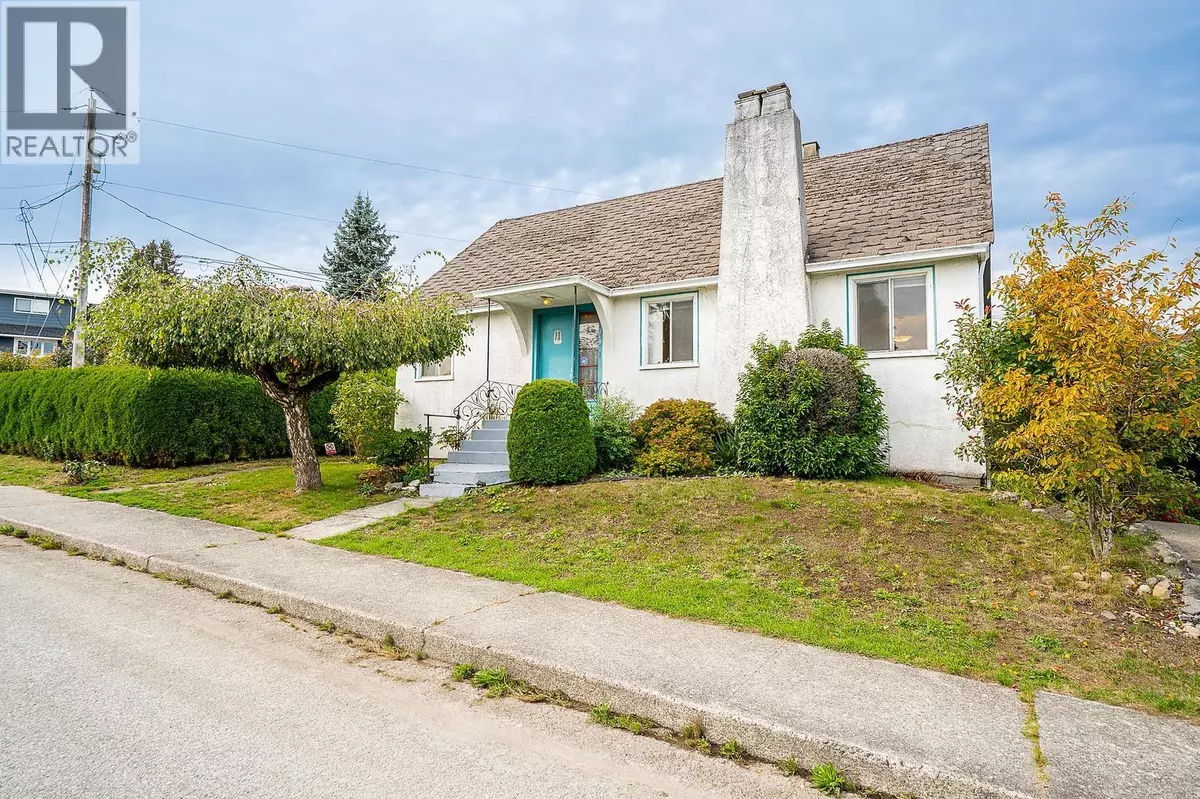 New Westminster, BC V3L4P4,319 CHURCHILL AVENUE