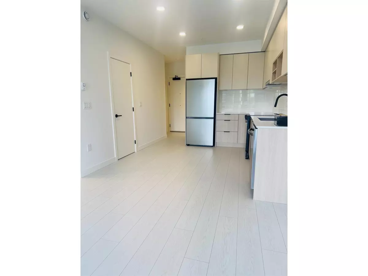 Surrey, BC V3T4L3,10488 138A STREET #309