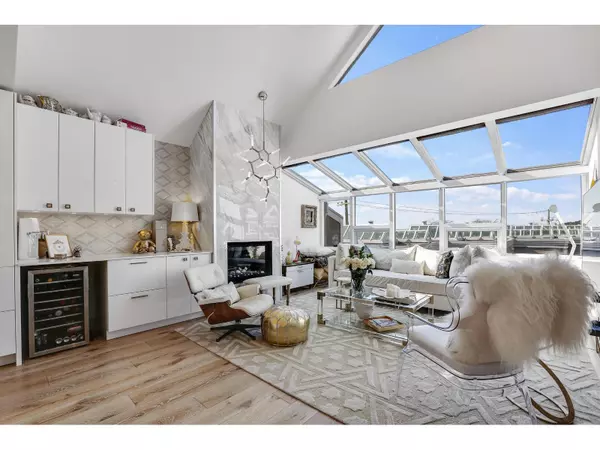 1115 ELM STREET, White Rock, BC V4B3R9