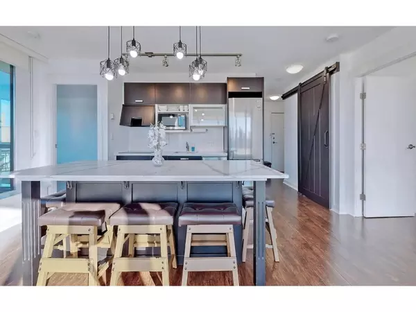 Surrey, BC V3T0E6,10777 UNIVERSITY DR #2104