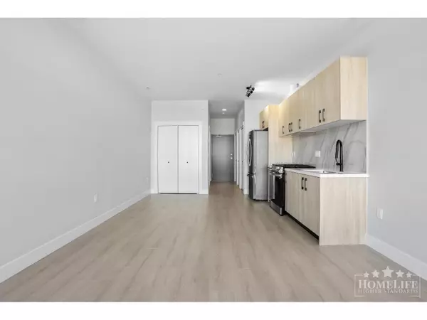 Surrey, BC V3S0B5,14858 60 AVE #213