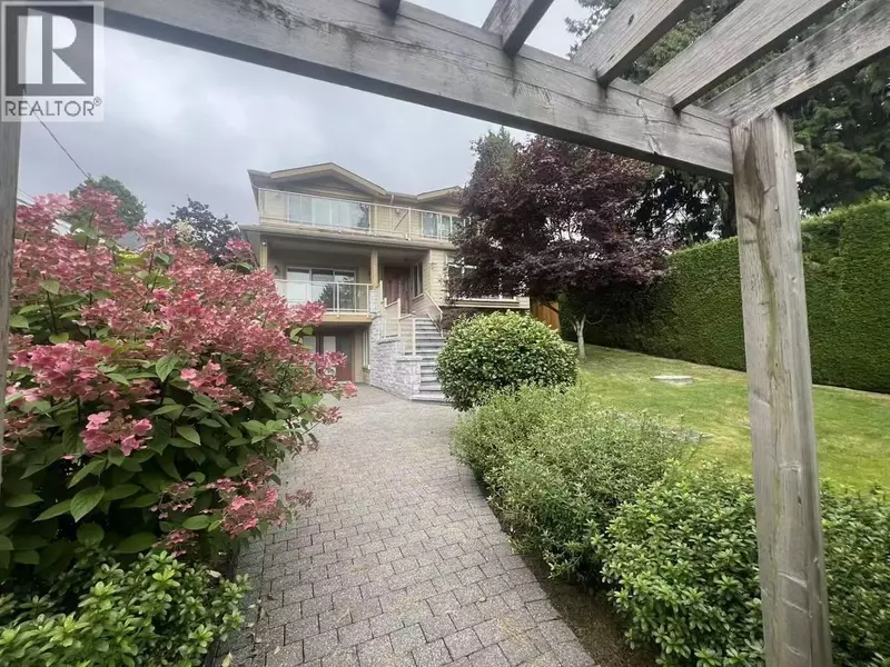 Ground Level-1481 PALMERSTON, West Vancouver, BC V7T2H8