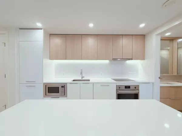 Surrey, BC V3T0R2,13318 104 AVE #1304