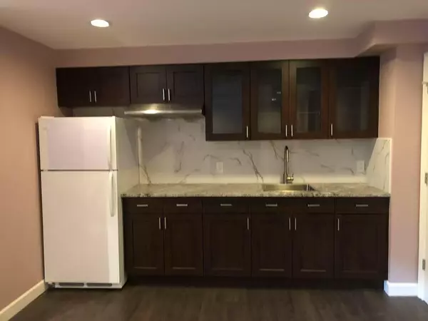 Surrey, BC V4N4M9,16728 CHERRYHIL PLACE