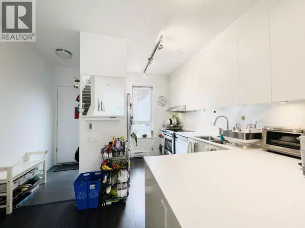 Burnaby, BC V5J0G1,6868 BURLINGTON AVE #35