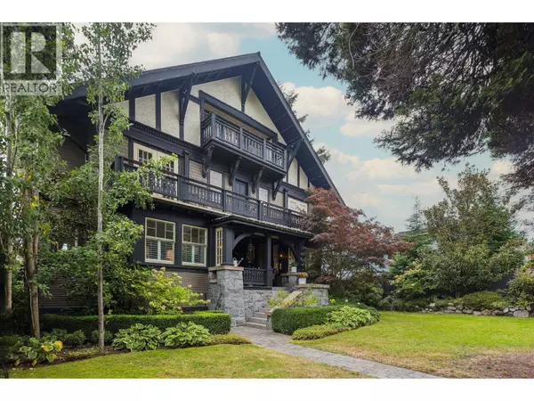 745 GRAND BOULEVARD, North Vancouver, BC V7L3W3