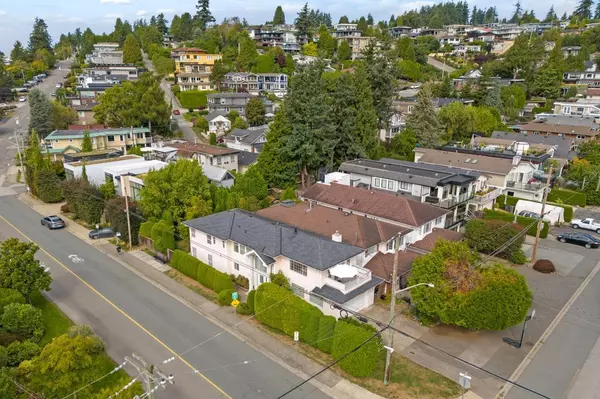 White Rock, BC V4B4M4,907 MAPLE STREET