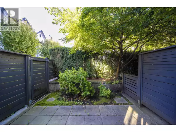 Burnaby, BC V5J0G1,6868 BURLINGTON AVE #18