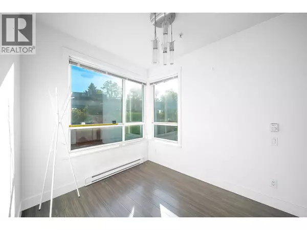 Burnaby, BC V5J0G1,6868 BURLINGTON AVE #18