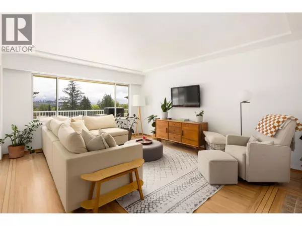 North Vancouver, BC V7L1N7,1231 CLOVERLEY STREET