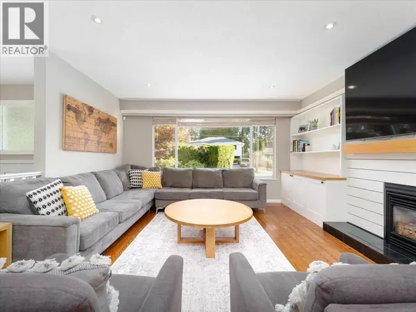 North Vancouver, BC V7H2H5,799 PLYMOUTH DRIVE