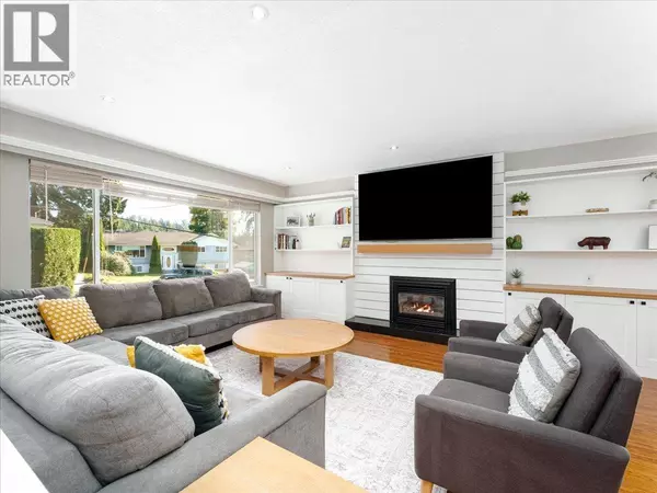 North Vancouver, BC V7H2H5,799 PLYMOUTH DRIVE