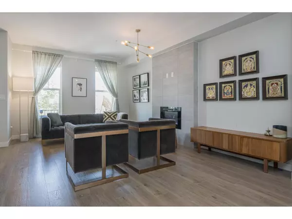 20247 82B AVENUE, Langley, BC V2Y0Y9