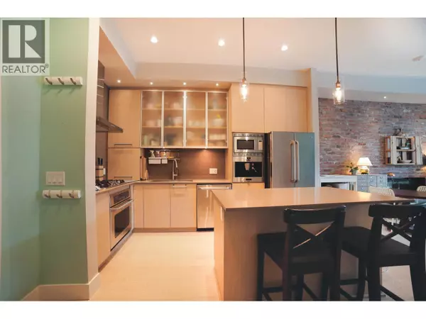 New Westminster, BC V3M0J4,260 SALTER ST #104